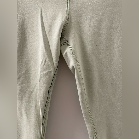 Lululemon reversible black/green cropped leggings with waistband pocket - Size 4 - Picture 6 of 12